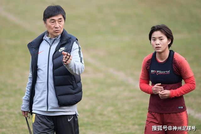 精彩的抉择！女篮双星提前回国，宫鲁鸣全力支持